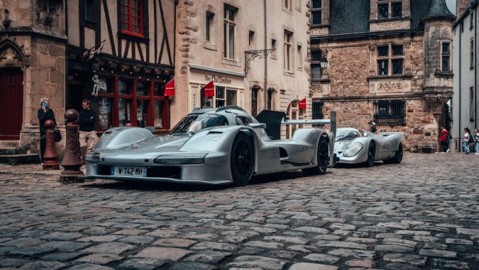 Porsche 963 RSP fue construido para que pueda recorrer calles y carreteras.
