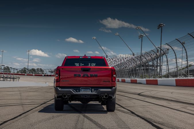 Ram 1500 2026 tendrá como opción motor HEMI V8 de más de 300 caballos de fuerza.