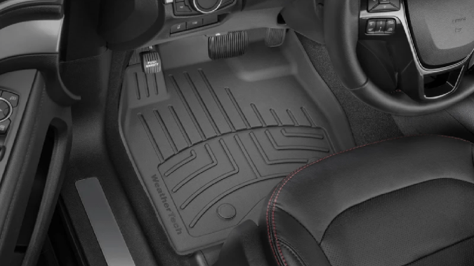 Tapete duro o Floorliner HP WeatherTech vienen en diferentes materiales.