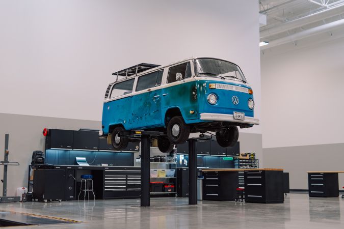 Combi VW T2 “Azul” será restaurada tras incendio en Malibu
