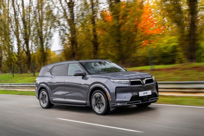 Descubre los SUV eléctricos VF8 y VF9 en San Diego.