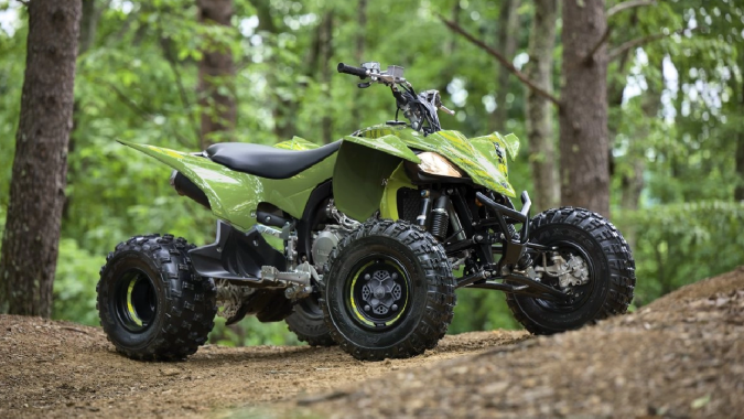 Yamaha YFZ450R 2025 tiene especificaciones ideales todoterreno.