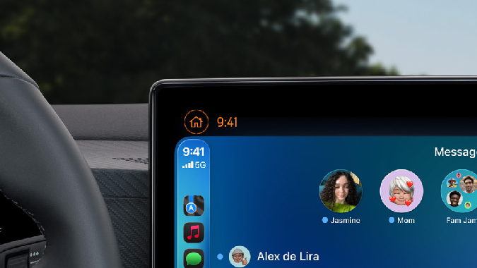 Apple CarPlay con iOS 26 mejoró las app de llamadas y mensajes.