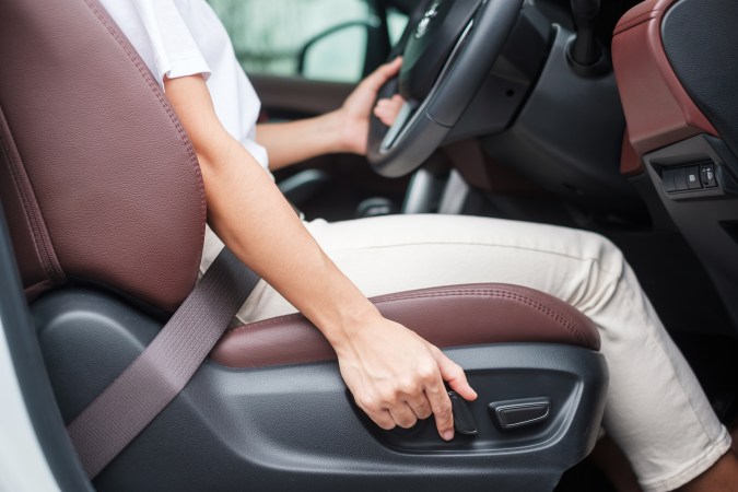 El asiento se puede adaptar a la altura de la persona.