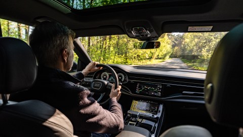 Peajes más rápidos y seguros gracias a la tecnología C-V2X de Audi.