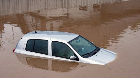 auto inundado