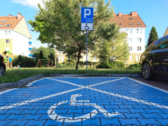 espacio de estacionamiento para discapacitados
