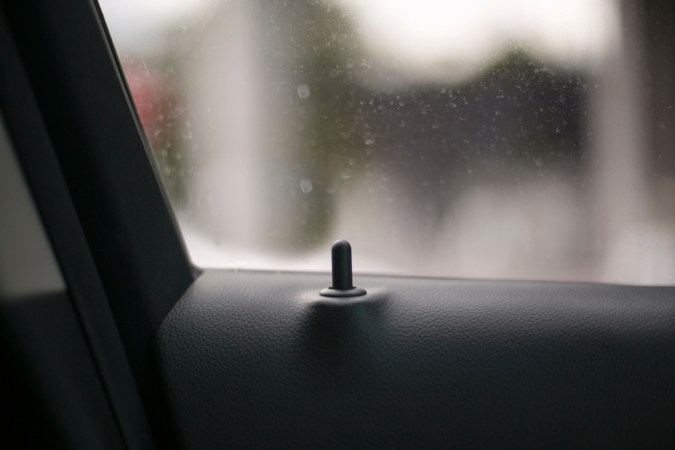 Usa tu llave remota para abrir ventanas y combatir el calor.