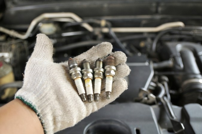 Hazlo tú mismo: 10 reparaciones comunes para tu auto sin complicaciones.