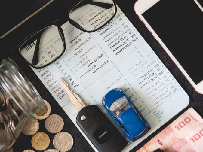 Noticias sobre la crisis de préstamos automotrices en Estados Unidos.