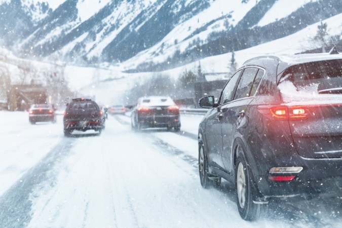 Evita accidentes: tips para carreteras resbaladizas.