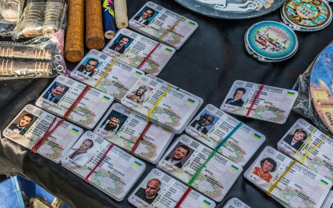 sanciones por falsificar la licencia en usa