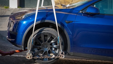Tesla y los costos de reparación: suspensión colapsa en autos nuevos.