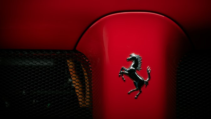 Ferrari sigue confiando en motores a combustión.