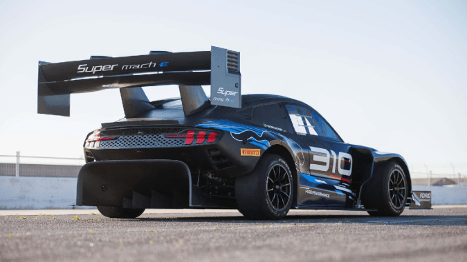 Ford Super Mustang Mach-E logra una carga aerodinámica de 6,989 libras a 150 mph.
