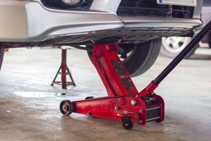 Los gatos hidráulicos vienen de tipo botella o de carro.