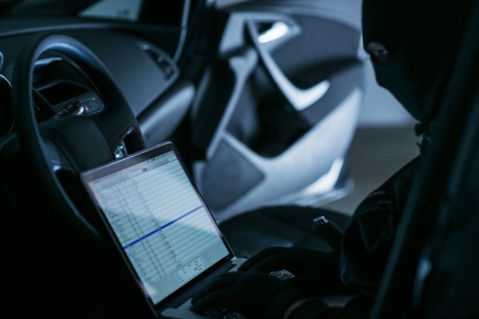 Protege tu auto conectado: medidas clave contra hackeos.