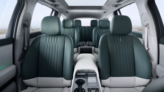 Hyundai IONIQ 9 2026 tiene capacidad para siete personas.