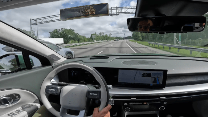 Hyundai IONIQ 9 2026 tiene un gran número de sistemas de seguridad y conducción.