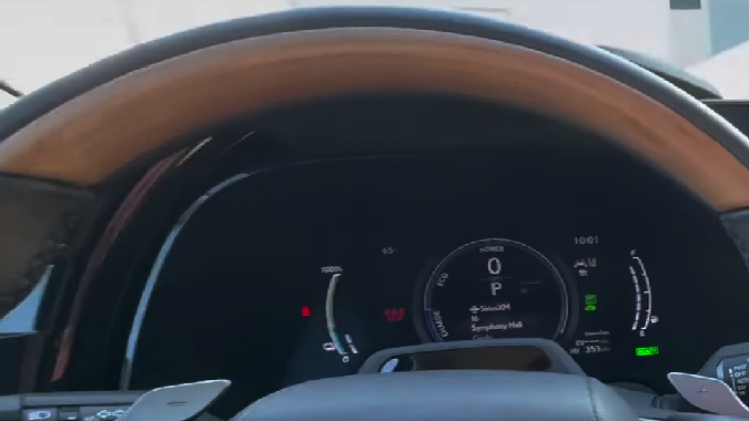 Lexus RX 450h+ Luxury tiene todas las funciones de conducción.