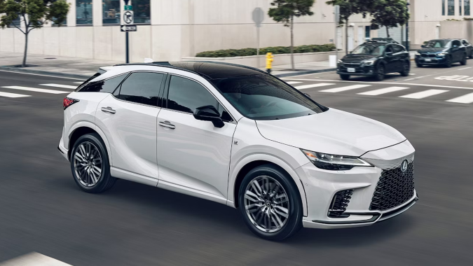Lexus RX 450h+ Luxury tiene un costo inicial de $72,000 dólares.
