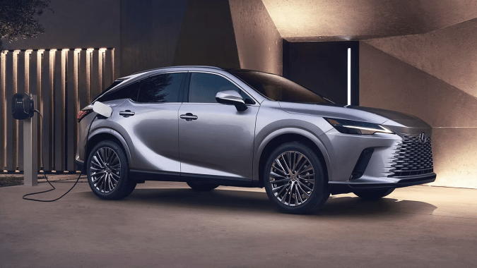 Lexus RX 450h+ Luxury tiene una autonomía eléctrica de unas 38 millas.