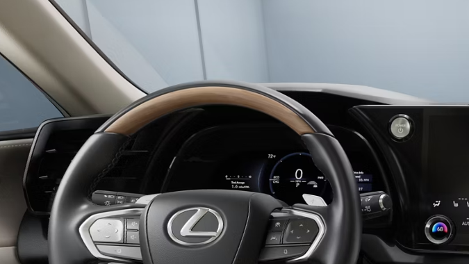 Lexus RX 450h+ Luxury tiene un interior cómodo y con materiales de alta calidad.