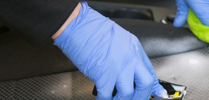 Elimina manchas con los mejores limpiadores de tapizado.