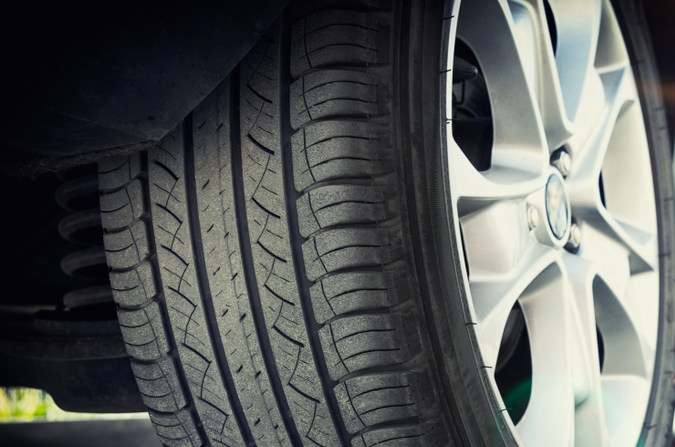 Prepárate para el verano 2025: revisa los neumáticos de tu auto.