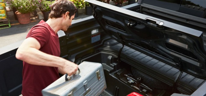 Maximiza el espacio con los compartimentos ocultos de autos actuales.