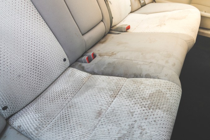 Trucos efectivos para limpiar tapicería de autos.