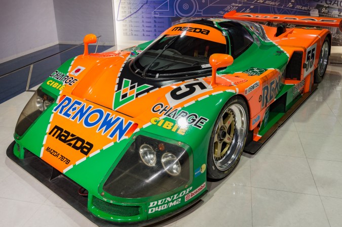 Mazda 787B fue el primer auto en Le Mans con motor rotativo.