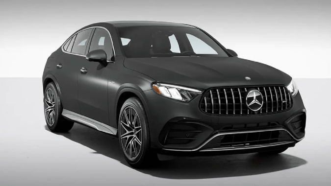 Mercedes-Benz AMG GLC 63 ofrece grandes comodidades y un sistema híbrido enchufable eficiente.