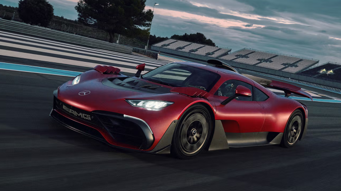 Mercedes-Benz AMG One logra una velocidad máxima de 220 mph.