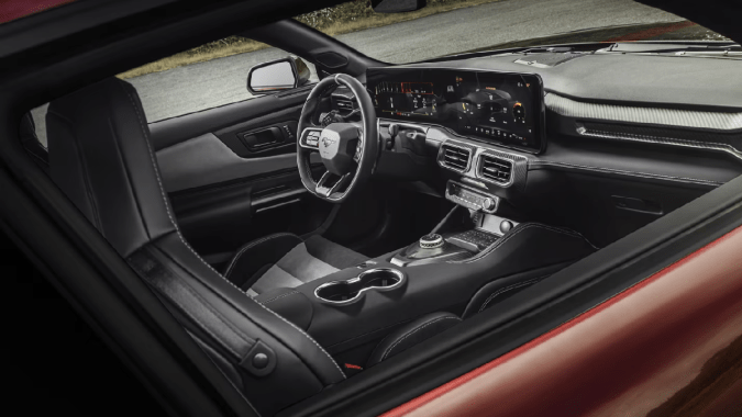 Ford Mustang GTD tiene un interior centrado en correr.
