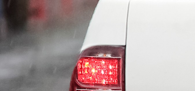 frenar de emergencia en la carretera