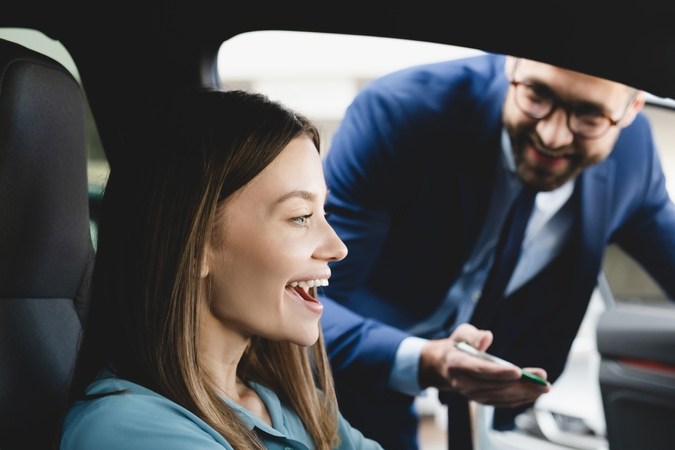 Ajusta el volante en tu prueba de manejo para mayor comodidad.