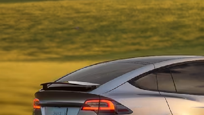 Tesla Model X ofrece mejoras en suspensión y redujo el ruido en su interior.