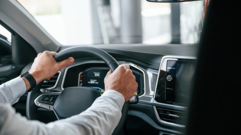 Comprueba la ergonomía en un test drive para tu auto ideal.