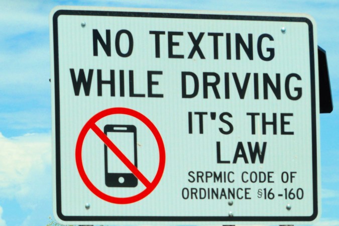 uso del teléfono al volante