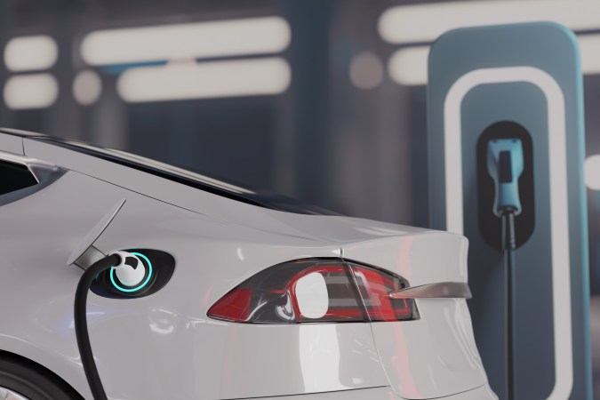 Muchas marcas de autos le han dado más prioridad a los híbridos que a los eléctricos.