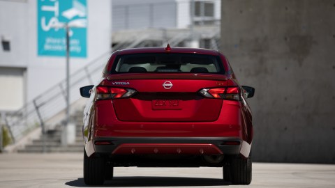 Nissan Versa rompe récords con su precio imbatible.
