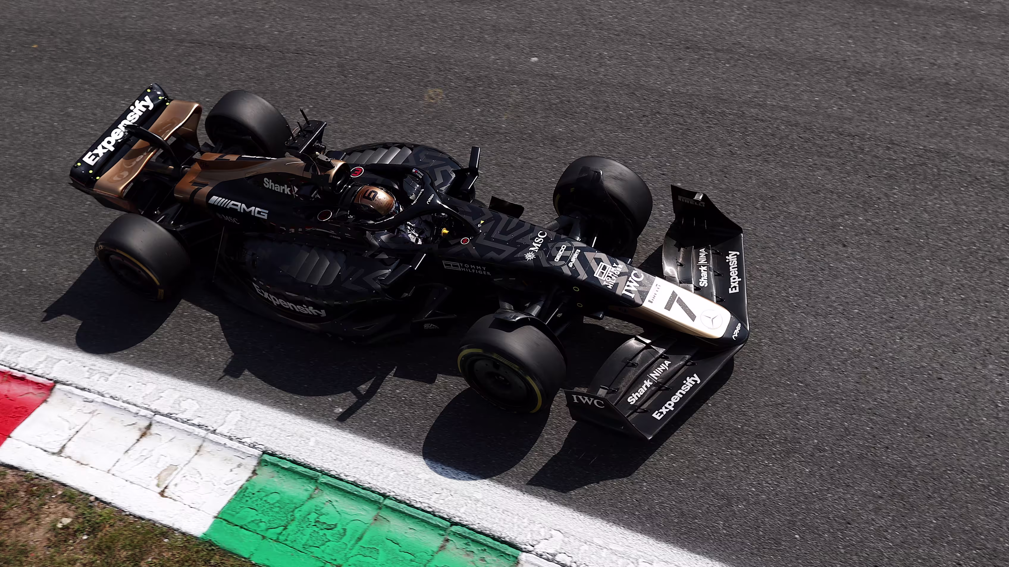 Conoce los desafíos técnicos del APXGP en la producción de la película F1