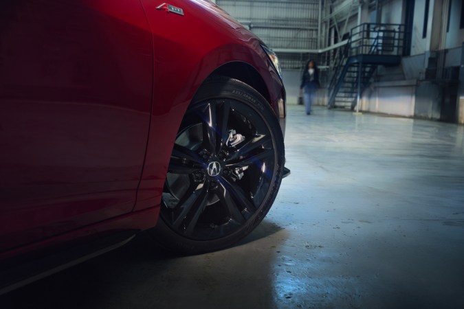 Acura Integra 2026 tiene un nuevo sistema de frenos y suspensión.