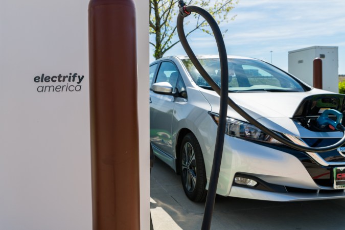 Conduce con confianza: apps clave para dueños de autos eléctricos.