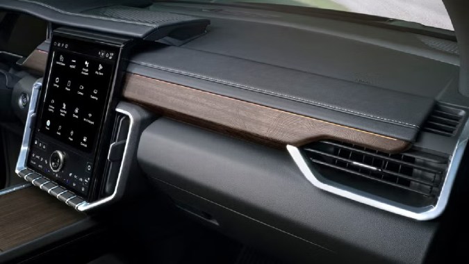 GMC Acadia Denali Ultimate 2026 tiene detalles exclusivos de lujo en el interior.