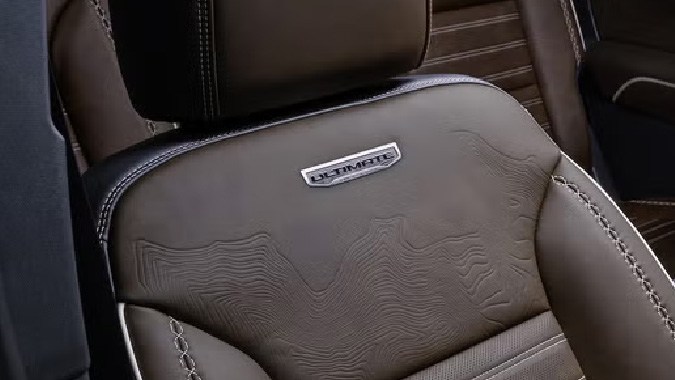 GMC Acadia Denali Ultimate 2026 tiene asientos y tapizados exclusivos para esta versión.