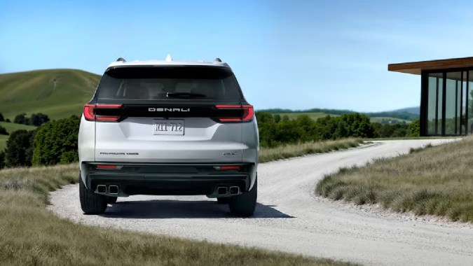 GMC Acadia Denali Ultimate 2026 estará disponible en el último trimestre de 2025.