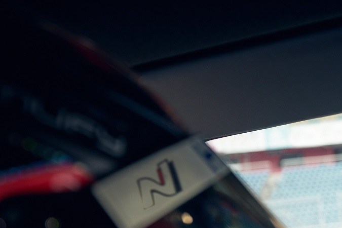 Hyundai Elantra N TCR Edition tiene un interior enfocado en pista.