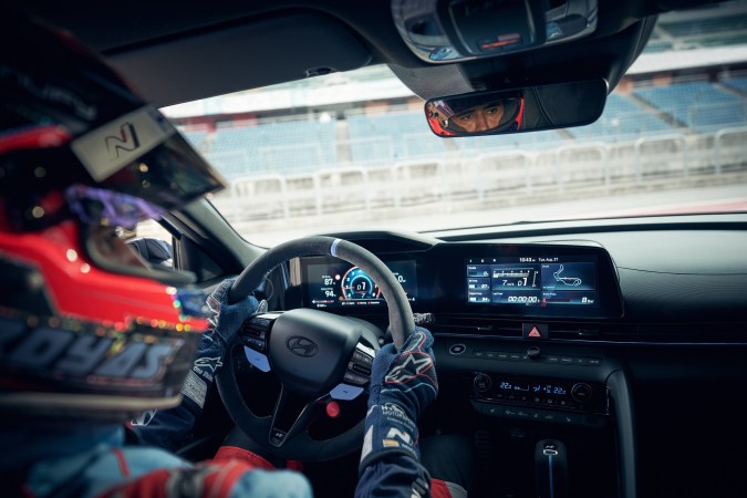 Hyundai Elantra N TCR Edition tiene un interior enfocado en pista.